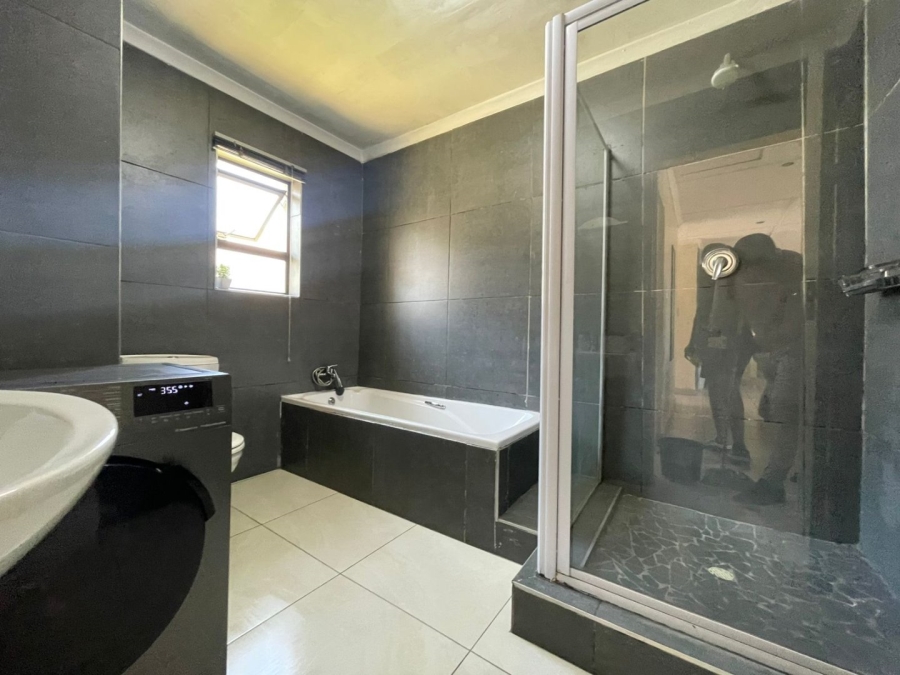 3 Bedroom Property for Sale in Nahoon Valley Park Eastern Cape